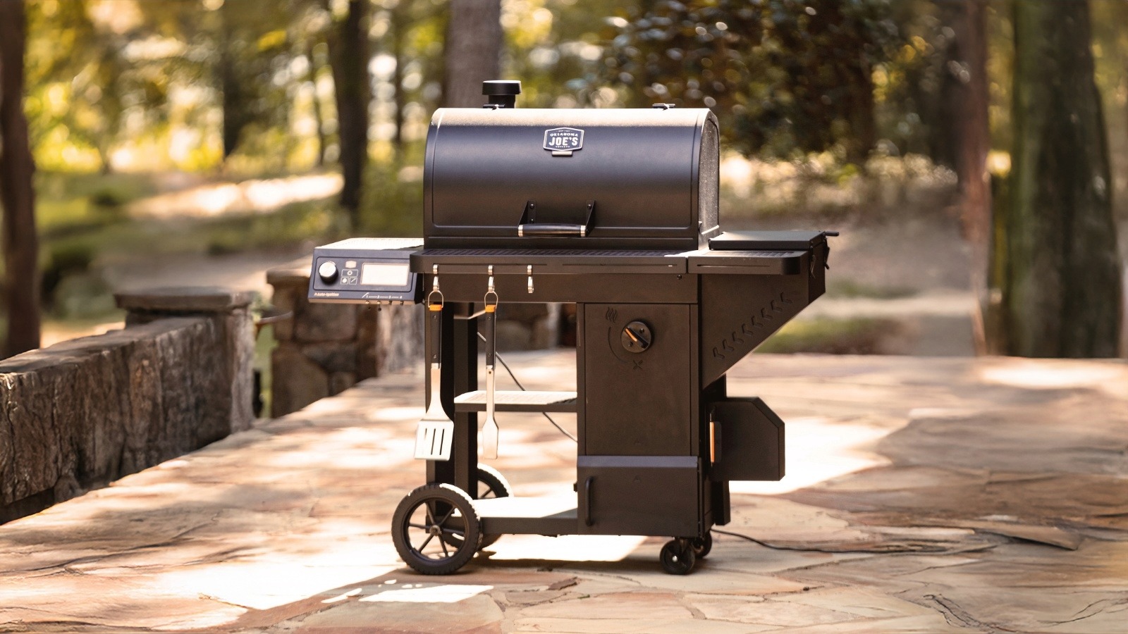 Tahoma 900 Auto-Feed Charcoal Grill